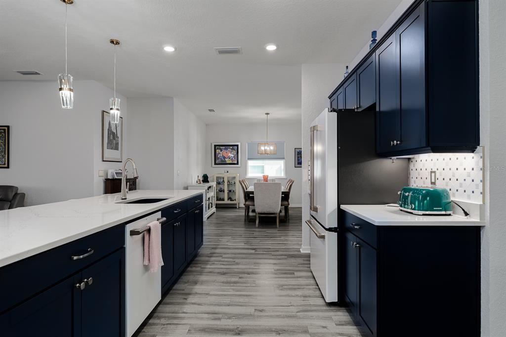 На продажу: $489,900 (4 спален, 2 ванн, 2320 Квадратных фут)