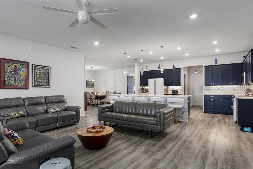 На продажу: $489,900 (4 спален, 2 ванн, 2320 Квадратных фут)