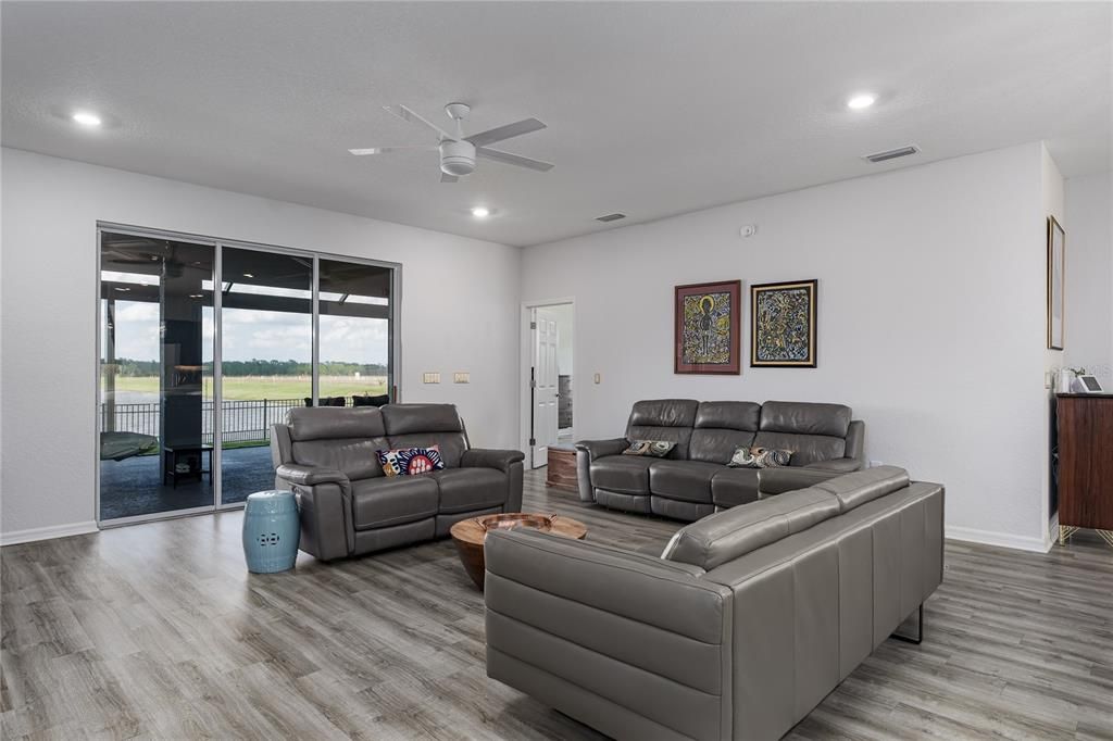 На продажу: $489,900 (4 спален, 2 ванн, 2320 Квадратных фут)