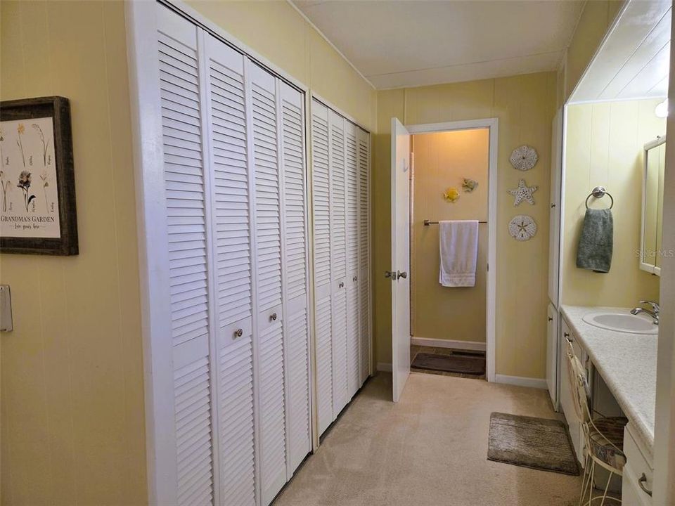 На продажу: $154,900 (2 спален, 2 ванн, 1056 Квадратных фут)