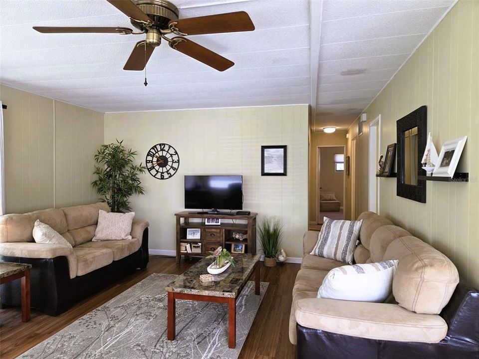 На продажу: $154,900 (2 спален, 2 ванн, 1056 Квадратных фут)