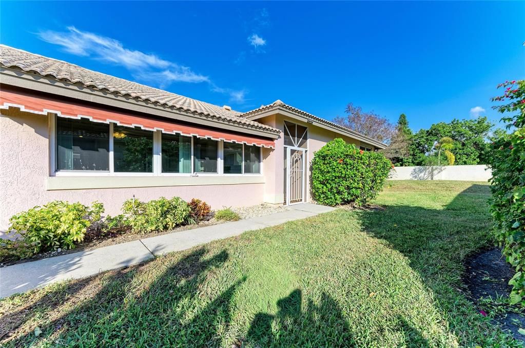 Под контрактом: $370,000 (2 спален, 2 ванн, 1767 Квадратных фут)