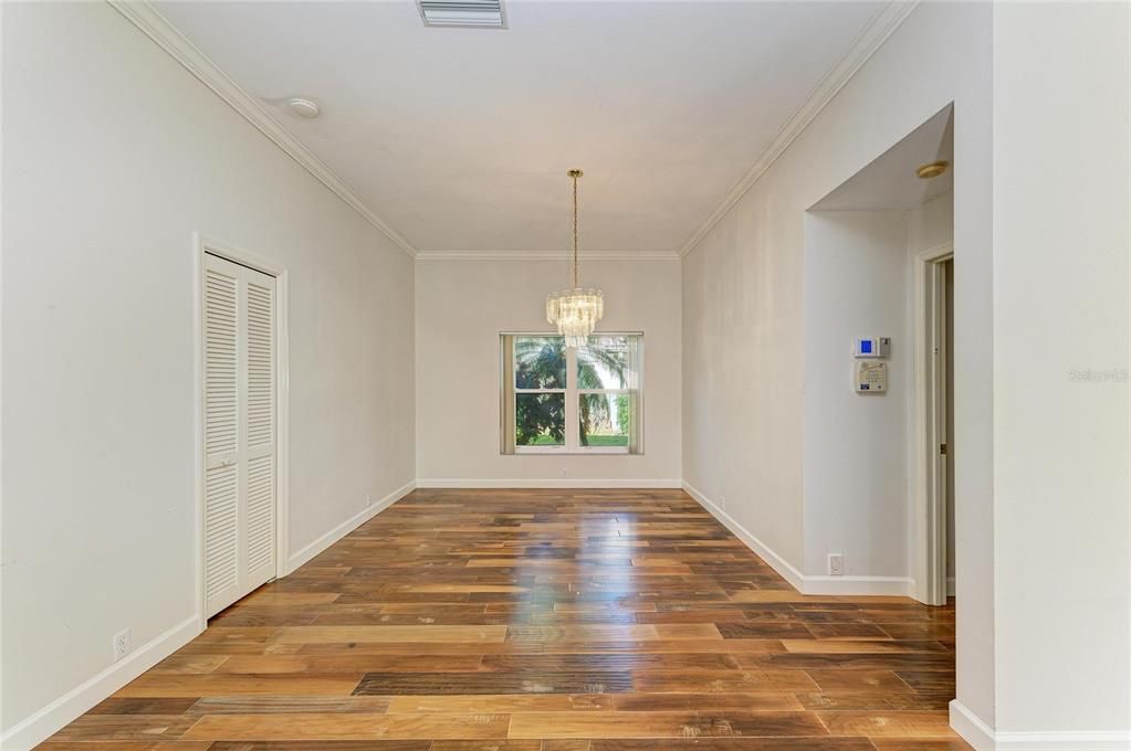 Под контрактом: $370,000 (2 спален, 2 ванн, 1767 Квадратных фут)