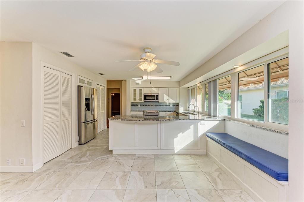 Под контрактом: $370,000 (2 спален, 2 ванн, 1767 Квадратных фут)