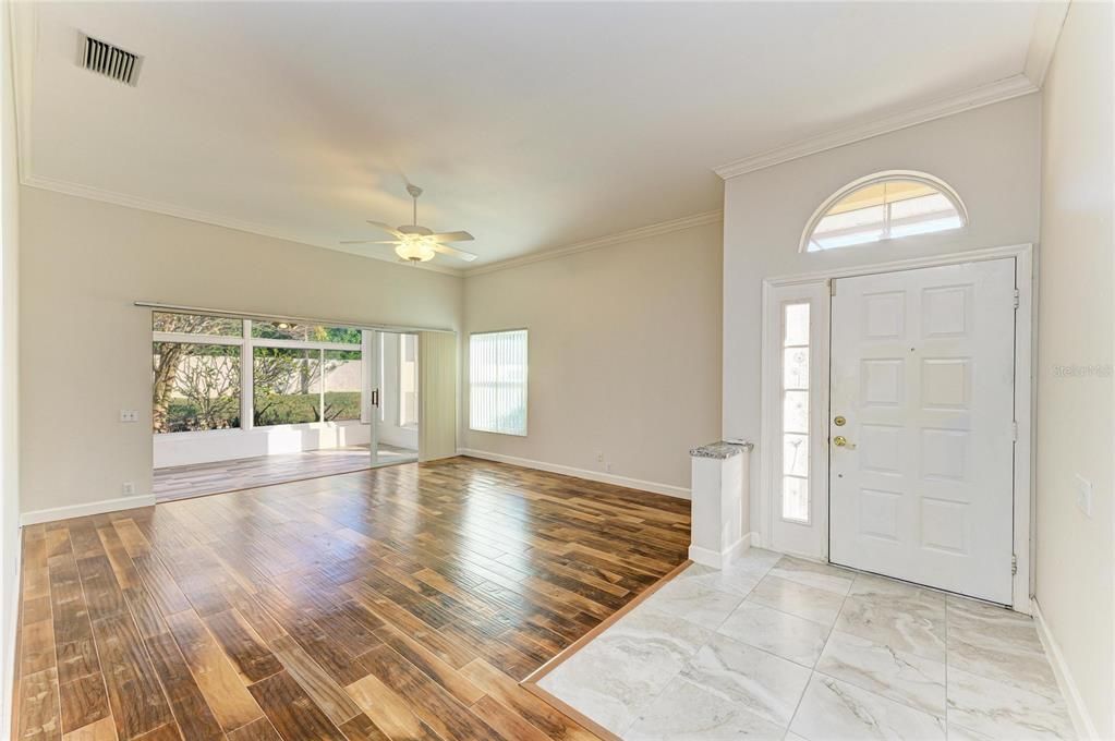 Под контрактом: $370,000 (2 спален, 2 ванн, 1767 Квадратных фут)