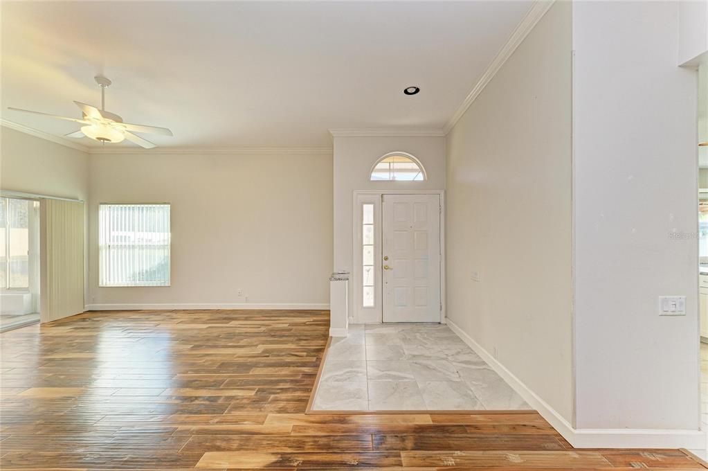 Под контрактом: $370,000 (2 спален, 2 ванн, 1767 Квадратных фут)