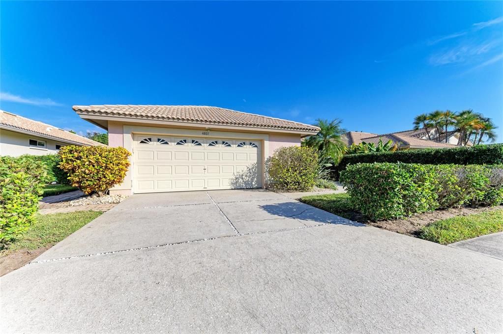 Под контрактом: $370,000 (2 спален, 2 ванн, 1767 Квадратных фут)