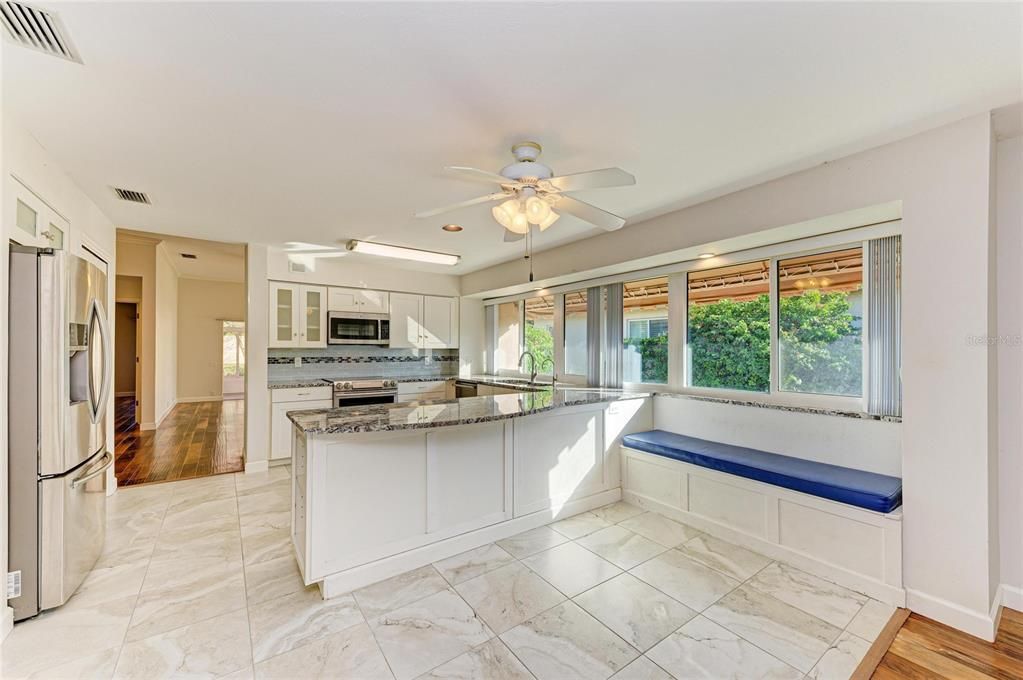 Под контрактом: $370,000 (2 спален, 2 ванн, 1767 Квадратных фут)