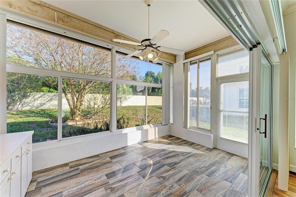 Под контрактом: $370,000 (2 спален, 2 ванн, 1767 Квадратных фут)