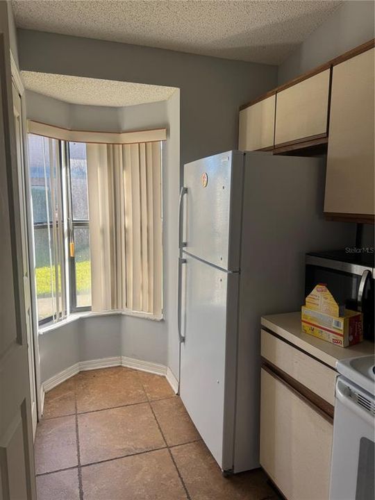 For Sale: $189,900 (2 beds, 2 baths, 886 Square Feet)