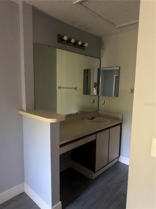 For Sale: $189,900 (2 beds, 2 baths, 886 Square Feet)