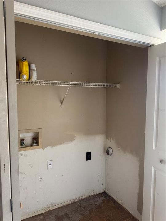 For Sale: $189,900 (2 beds, 2 baths, 886 Square Feet)