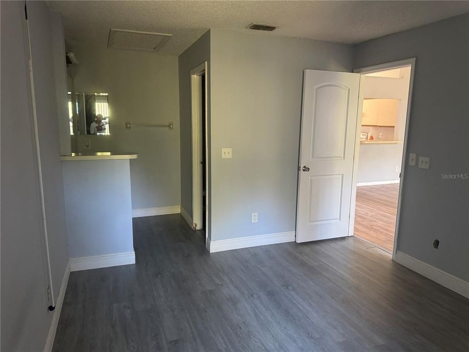 For Sale: $189,900 (2 beds, 2 baths, 886 Square Feet)