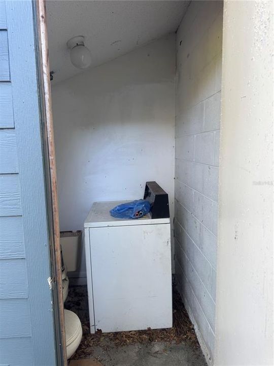 For Sale: $189,900 (2 beds, 2 baths, 886 Square Feet)