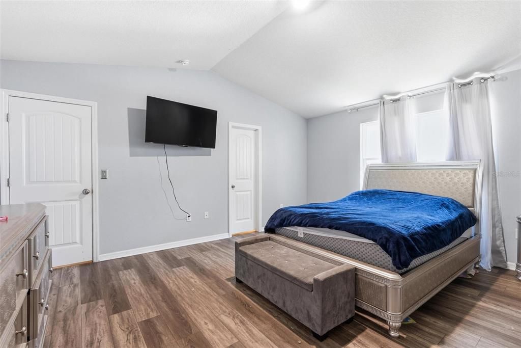 For Sale: $310,000 (3 beds, 2 baths, 1709 Square Feet)