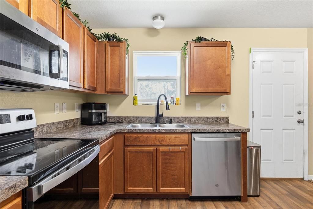 For Sale: $310,000 (3 beds, 2 baths, 1709 Square Feet)