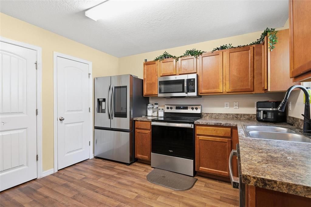 For Sale: $310,000 (3 beds, 2 baths, 1709 Square Feet)