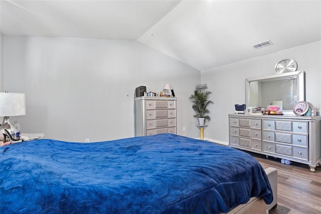 For Sale: $310,000 (3 beds, 2 baths, 1709 Square Feet)