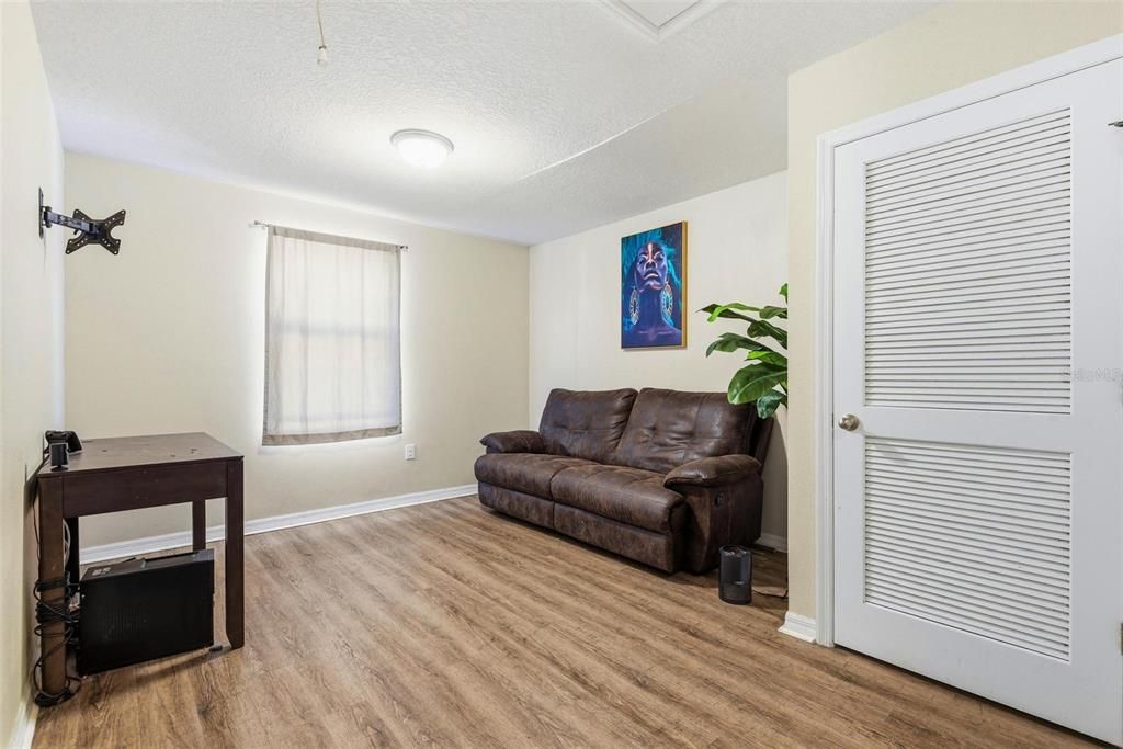 For Sale: $310,000 (3 beds, 2 baths, 1709 Square Feet)