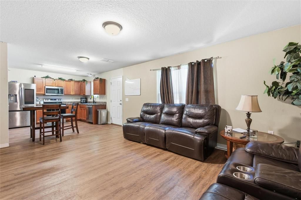 For Sale: $310,000 (3 beds, 2 baths, 1709 Square Feet)