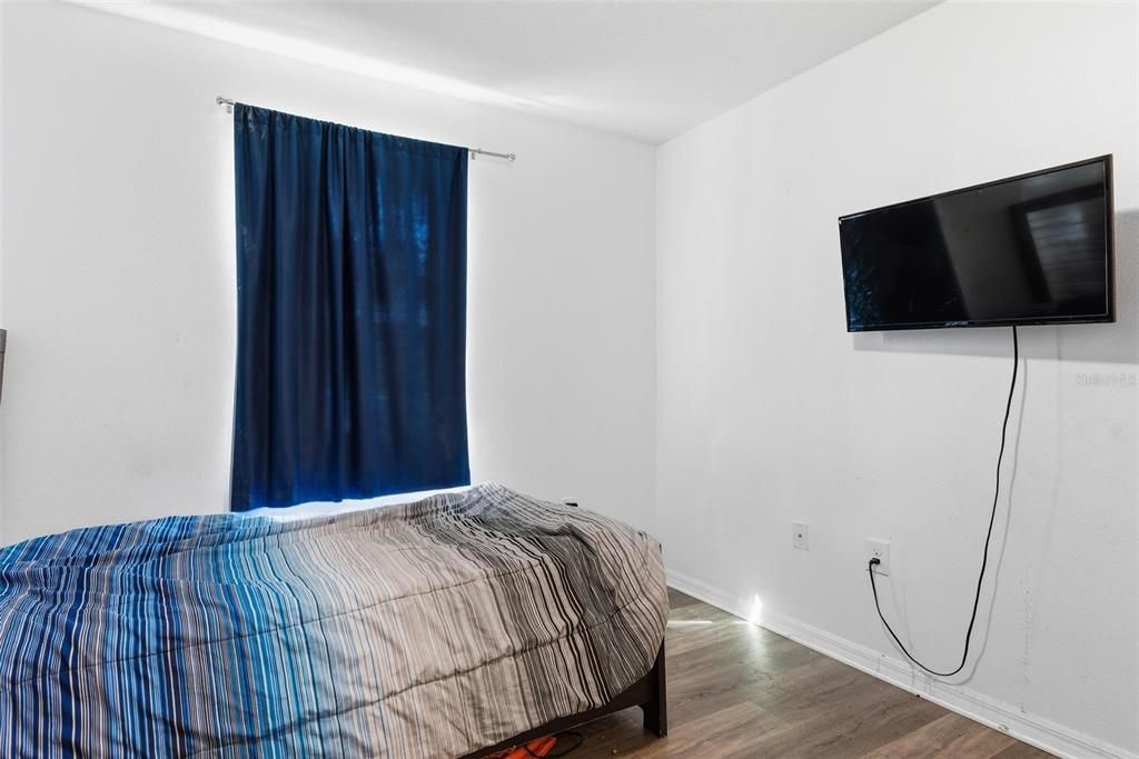 For Sale: $310,000 (3 beds, 2 baths, 1709 Square Feet)