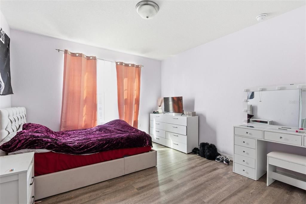 For Sale: $310,000 (3 beds, 2 baths, 1709 Square Feet)