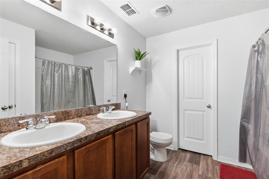 For Sale: $310,000 (3 beds, 2 baths, 1709 Square Feet)