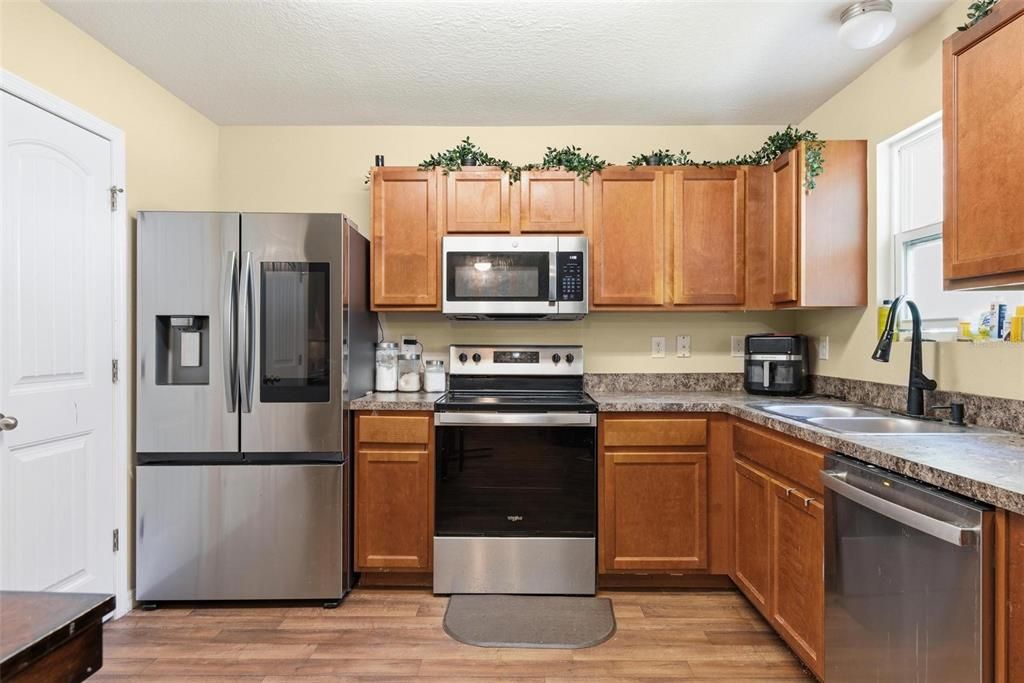 For Sale: $310,000 (3 beds, 2 baths, 1709 Square Feet)