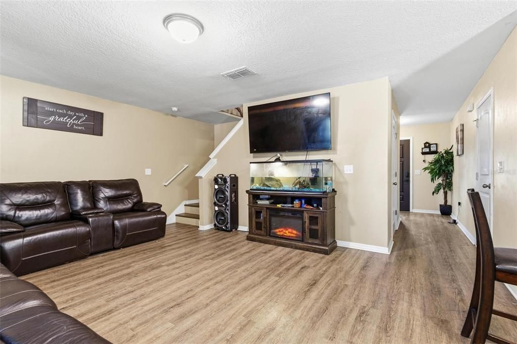 For Sale: $310,000 (3 beds, 2 baths, 1709 Square Feet)