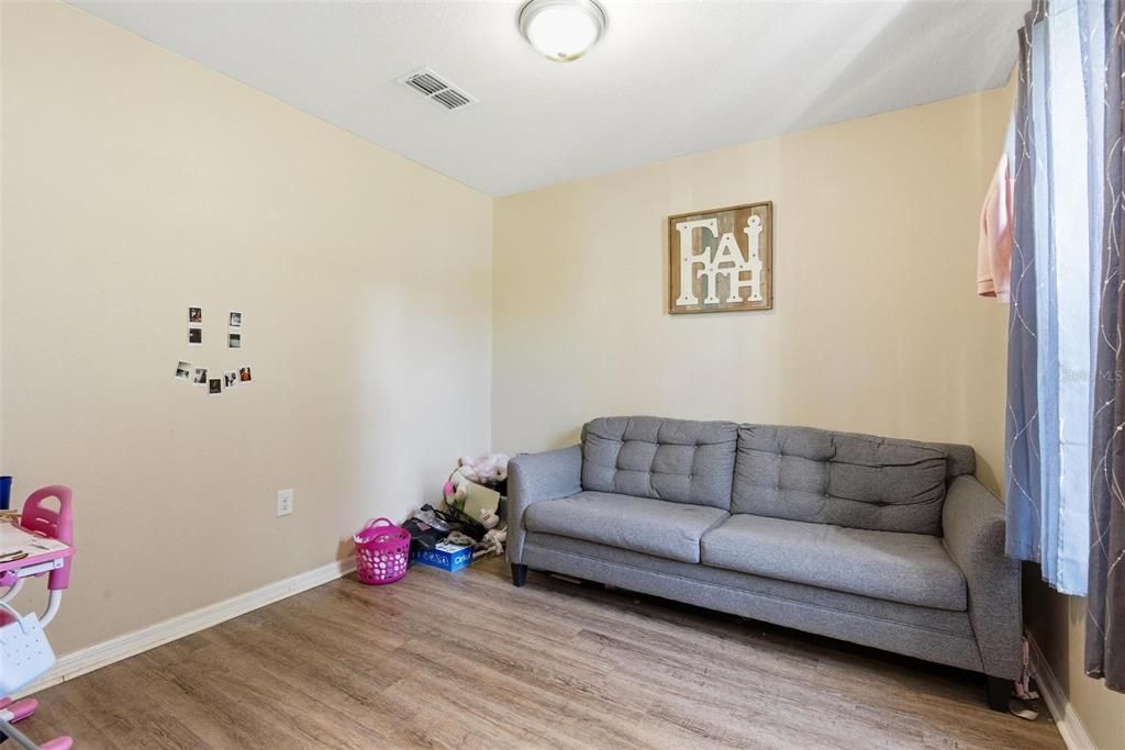 For Sale: $310,000 (3 beds, 2 baths, 1709 Square Feet)