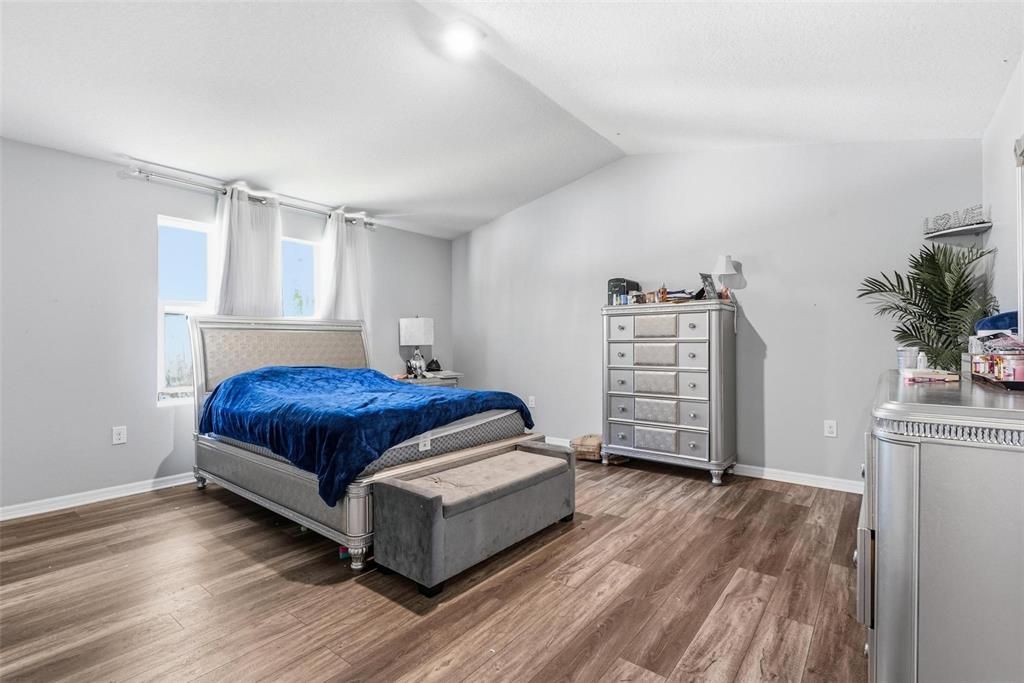 For Sale: $310,000 (3 beds, 2 baths, 1709 Square Feet)