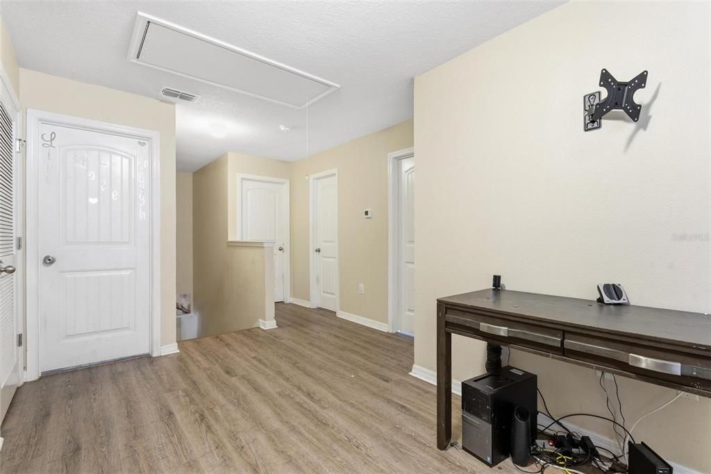 For Sale: $310,000 (3 beds, 2 baths, 1709 Square Feet)