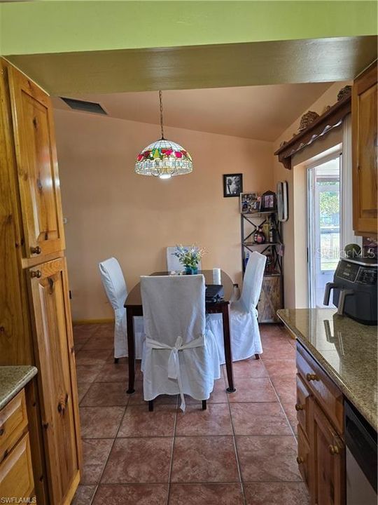 待售: $288,500 (3 贝兹, 2 浴室, 1116 平方英尺)