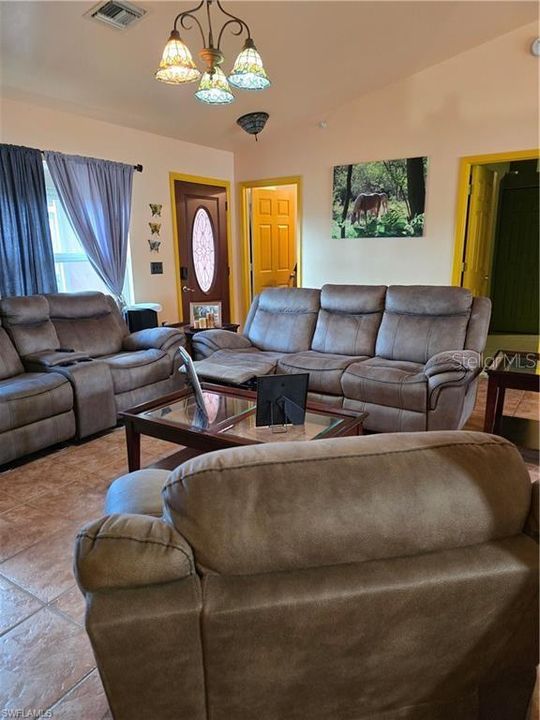 待售: $288,500 (3 贝兹, 2 浴室, 1116 平方英尺)