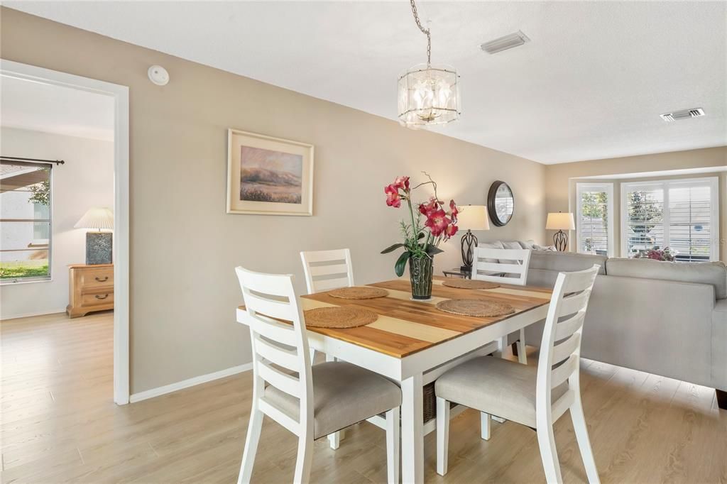 待售: $350,000 (2 贝兹, 2 浴室, 1848 平方英尺)