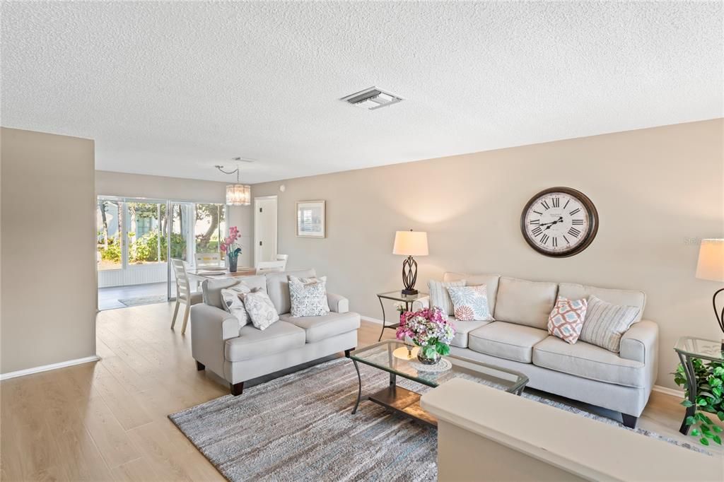 待售: $350,000 (2 贝兹, 2 浴室, 1848 平方英尺)