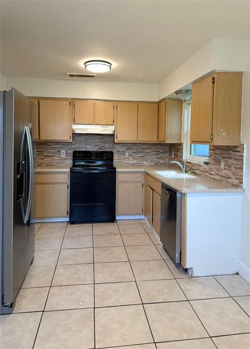 待售: $275,000 (3 贝兹, 2 浴室, 1100 平方英尺)