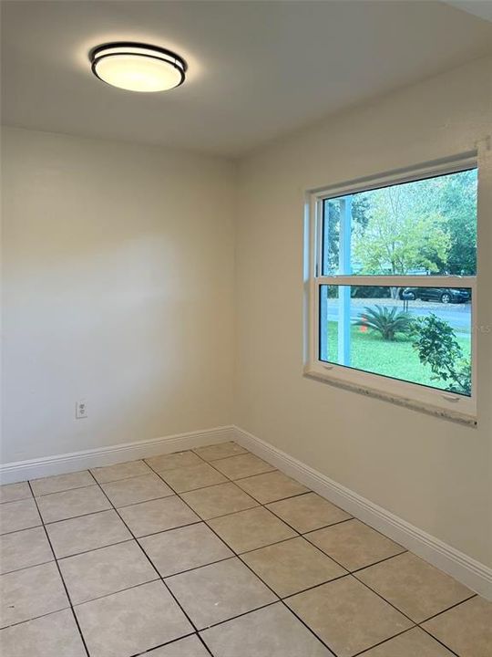 待售: $275,000 (3 贝兹, 2 浴室, 1100 平方英尺)