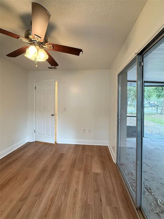 待售: $275,000 (3 贝兹, 2 浴室, 1100 平方英尺)