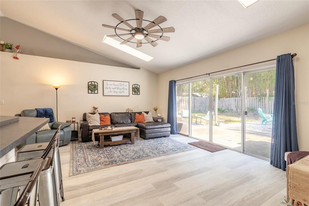 En Venta: $339,900 (3 camas, 2 baños, 1678 Pies cuadrados)