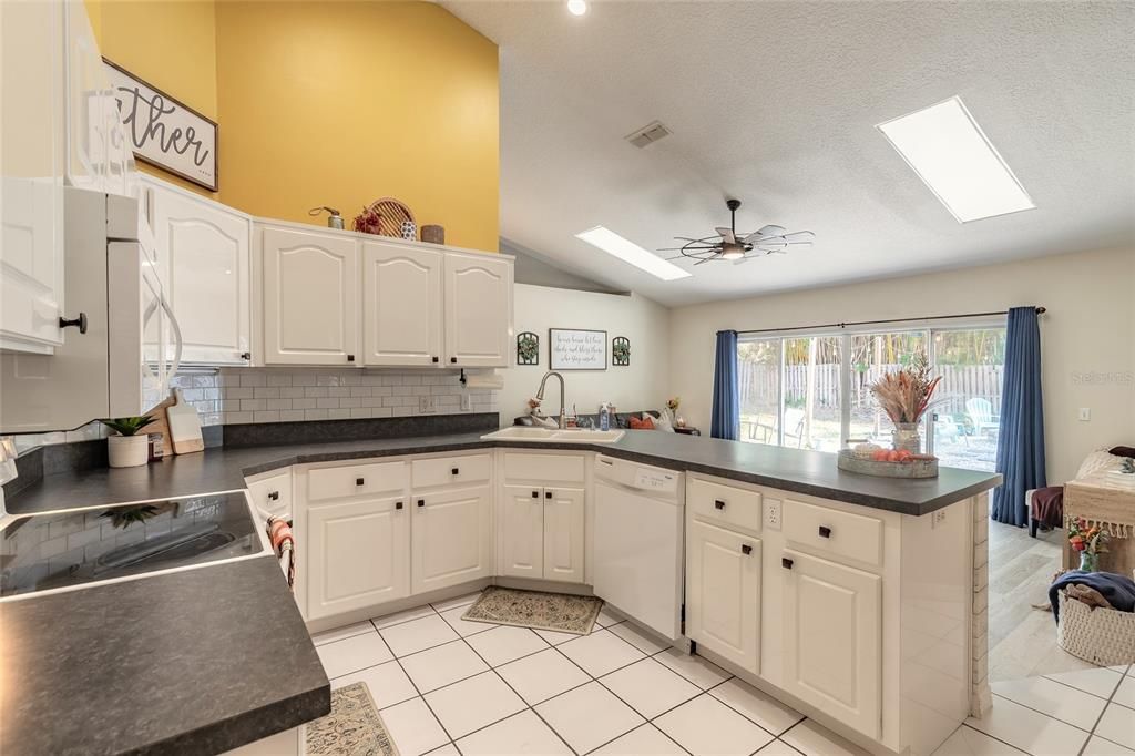 En Venta: $339,900 (3 camas, 2 baños, 1678 Pies cuadrados)