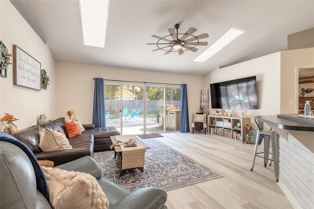 En Venta: $339,900 (3 camas, 2 baños, 1678 Pies cuadrados)