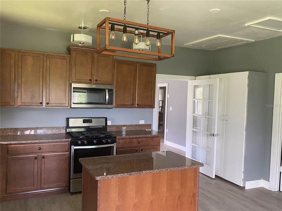 待售: $179,800 (3 贝兹, 2 浴室, 1628 平方英尺)