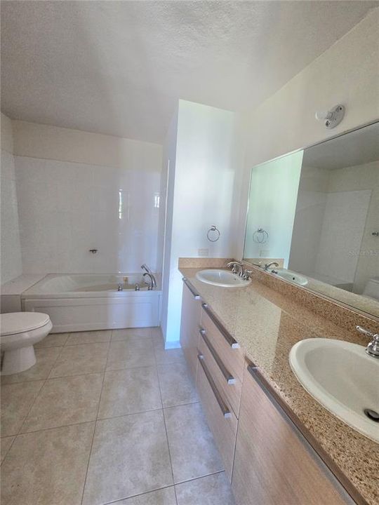 For Sale: $395,000 (2 beds, 3 baths, 1448 Square Feet)