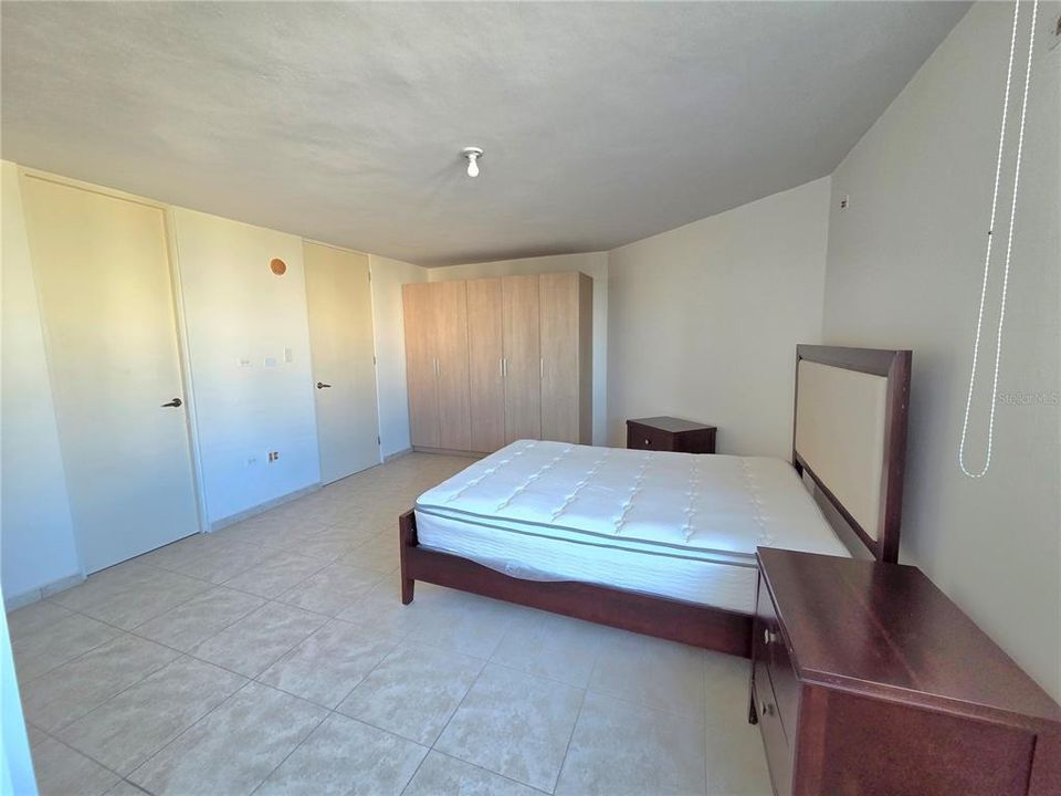 For Sale: $395,000 (2 beds, 3 baths, 1448 Square Feet)