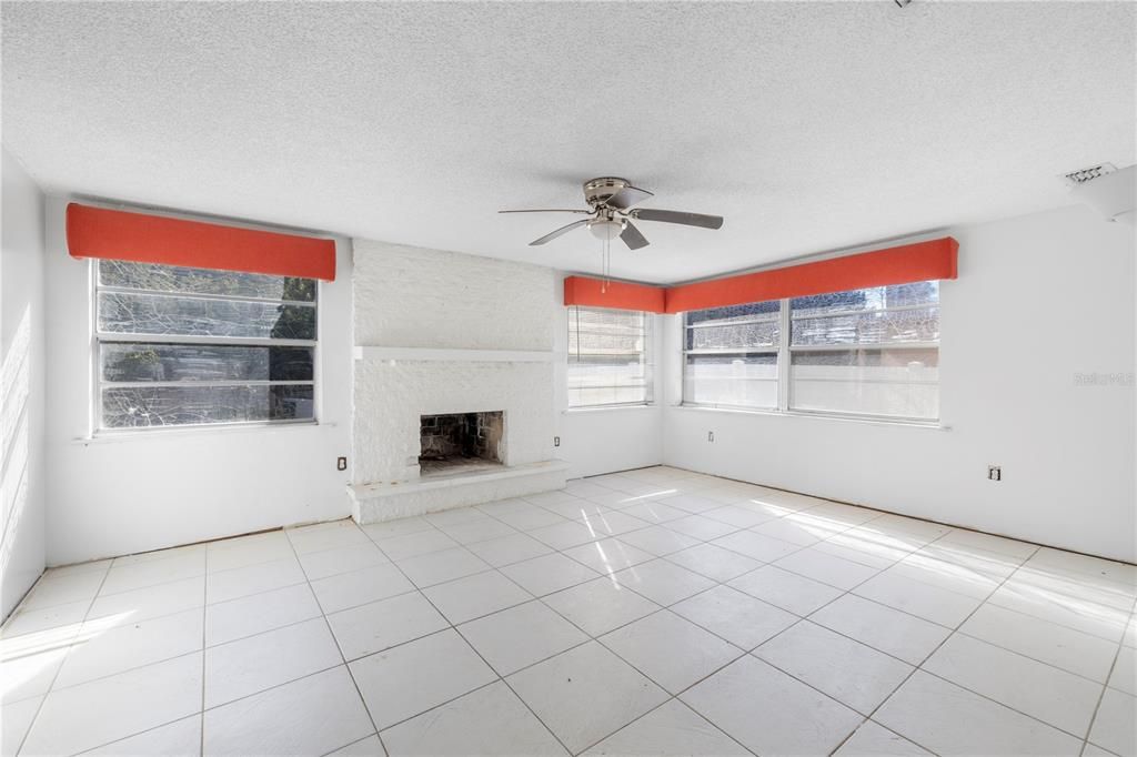 For Sale: $170,000 (2 beds, 1 baths, 1226 Square Feet)