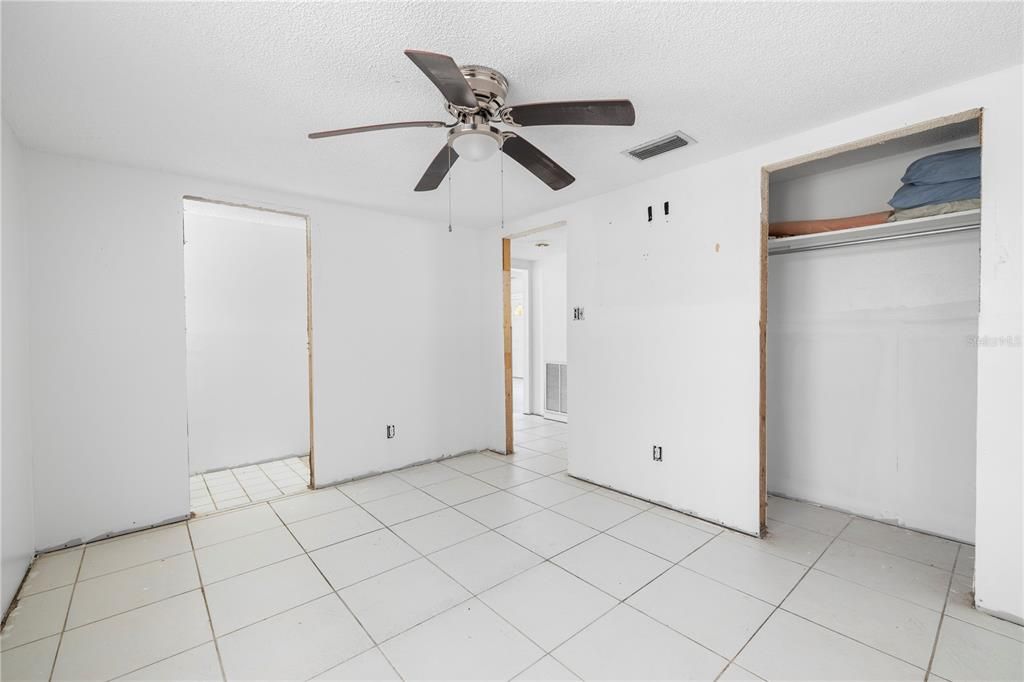 For Sale: $170,000 (2 beds, 1 baths, 1226 Square Feet)