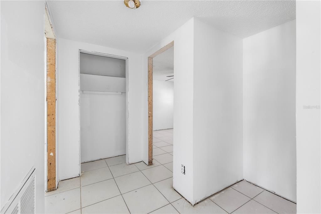 For Sale: $170,000 (2 beds, 1 baths, 1226 Square Feet)