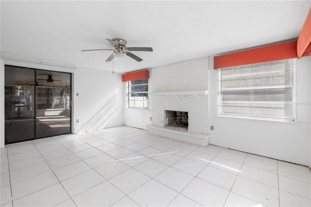 For Sale: $170,000 (2 beds, 1 baths, 1226 Square Feet)