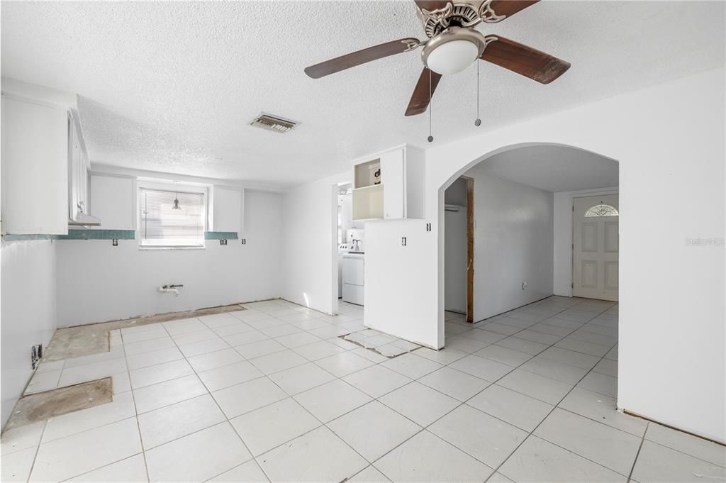 For Sale: $170,000 (2 beds, 1 baths, 1226 Square Feet)